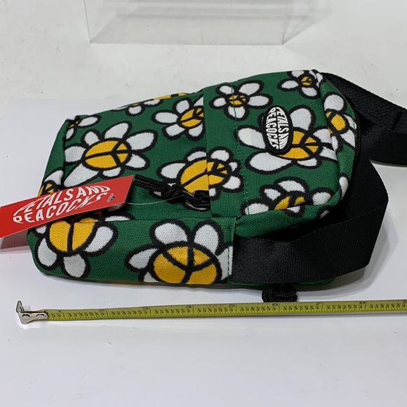 Green canvas crossbody NEW - Picture 10 of 11